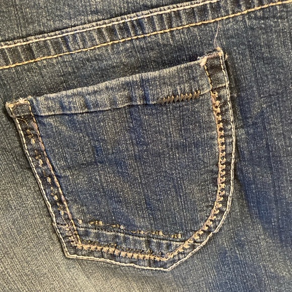 Myth of Jade denim stretchy shorts with thread details - Picture 4 of 9